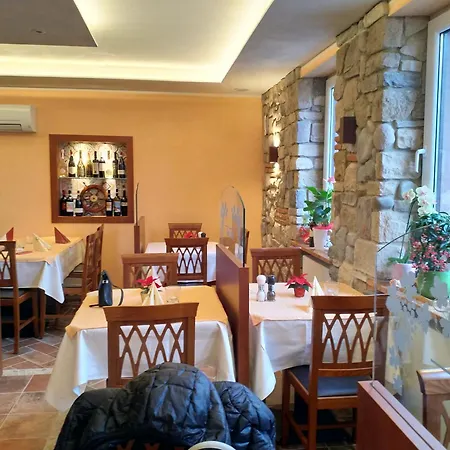 Gaeste Zimmer-ristorante Kochertal Da Enzo B&B 노이엔슈타트 암 코허