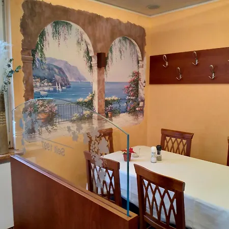 Gaeste Zimmer-ristorante Kochertal Da Enzo B&B *
