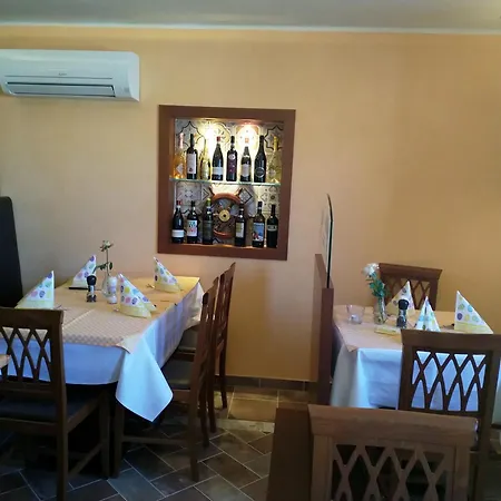 Gaeste Zimmer-ristorante Kochertal Da Enzo *