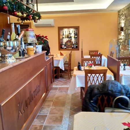 Gaeste Zimmer-ristorante Kochertal Da Enzo فندق مبيت وإفطار