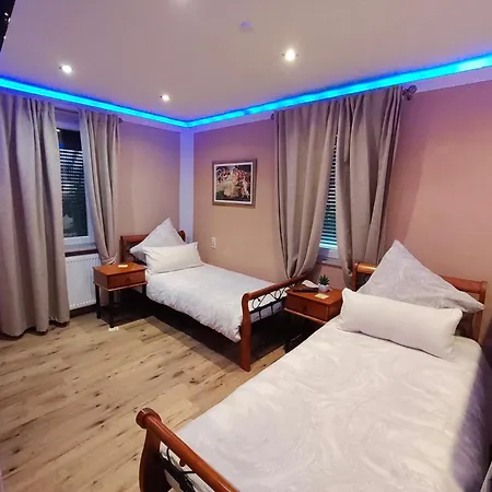 Gaeste Zimmer-ristorante Kochertal Da Enzo B&B 노이엔슈타트 암 코허